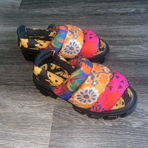Platform sandals (Farm Rio)